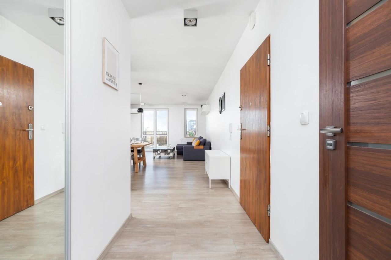 Avia Apartment Three Bedroom Two Balcony Ac & Parking By Noclegi Renters Krakow Exterior photo