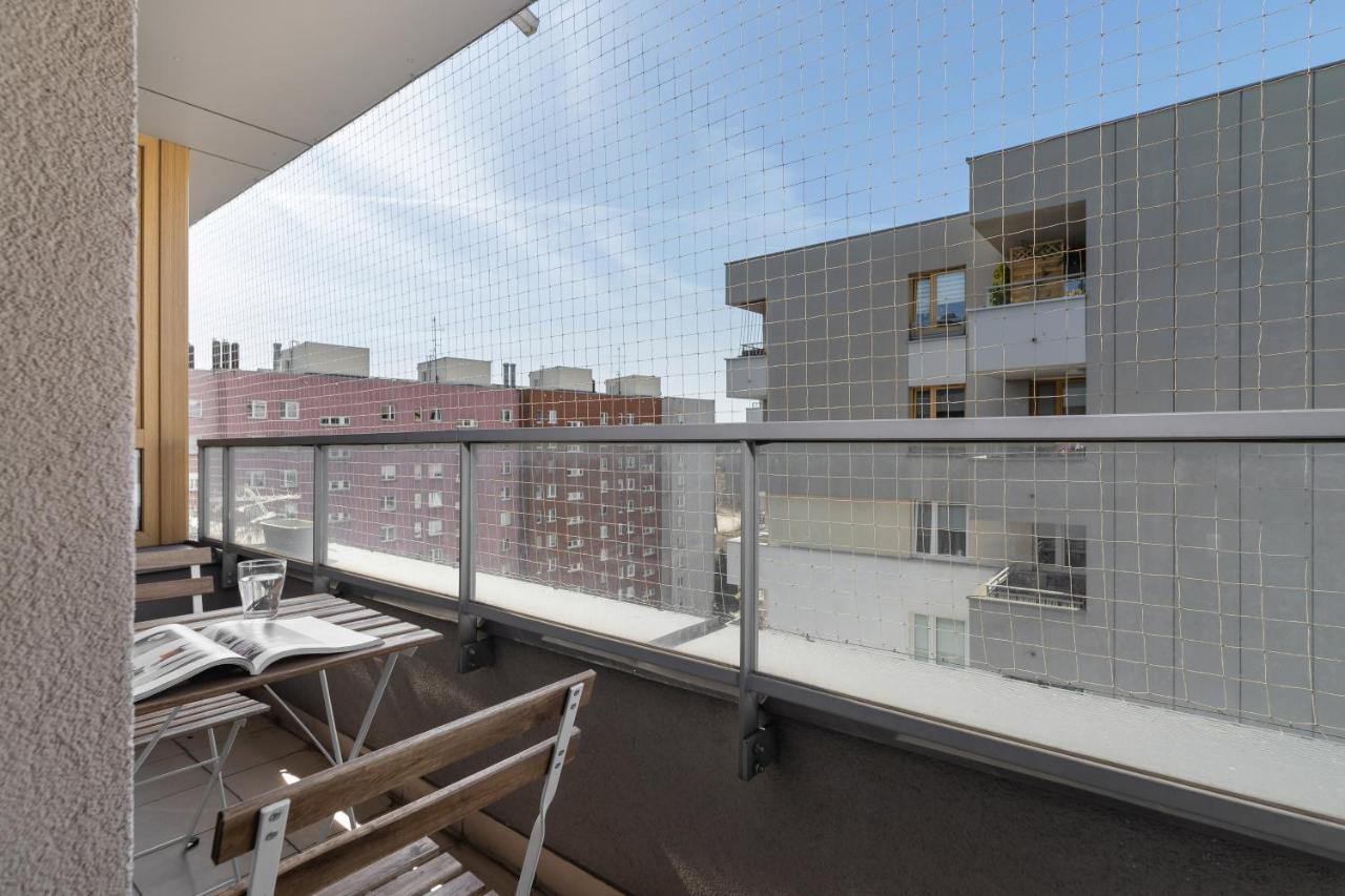 Avia Apartment Three Bedroom Two Balcony Ac & Parking By Noclegi Renters Krakow Exterior photo